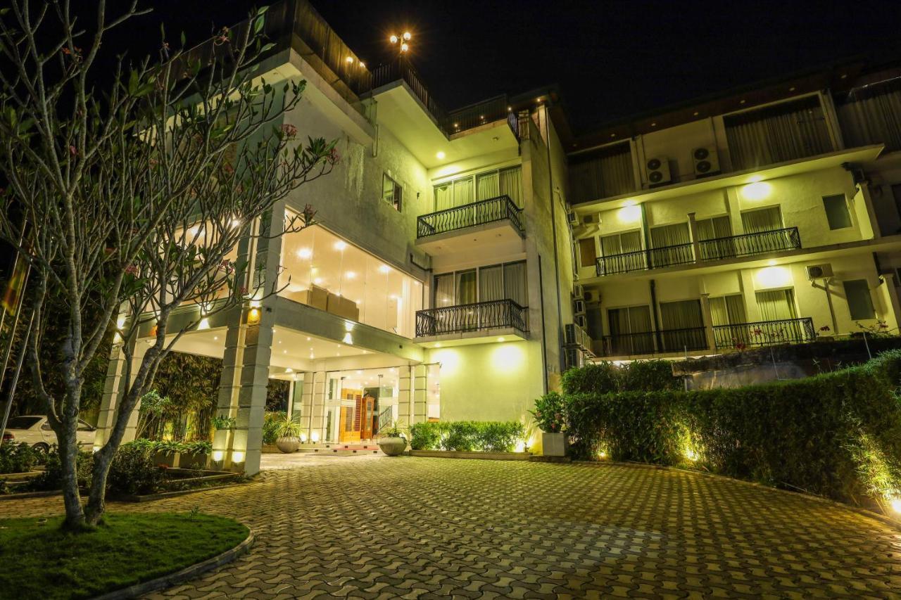 Hotel Ganthera Канди Экстерьер фото