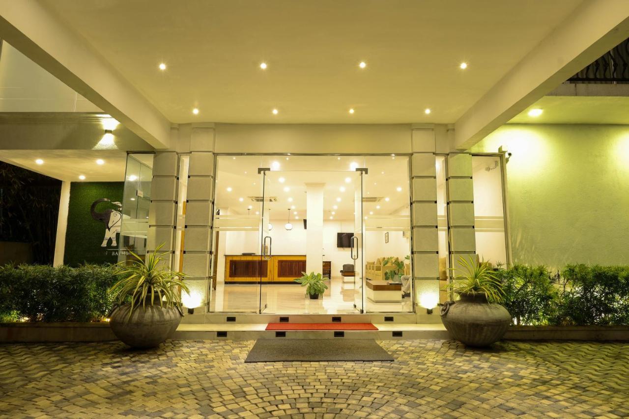 Hotel Ganthera Канди Экстерьер фото