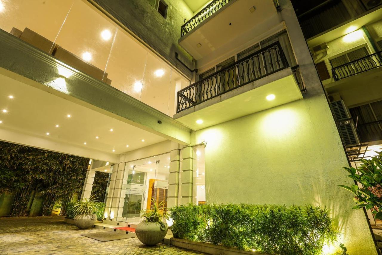 Hotel Ganthera Канди Экстерьер фото