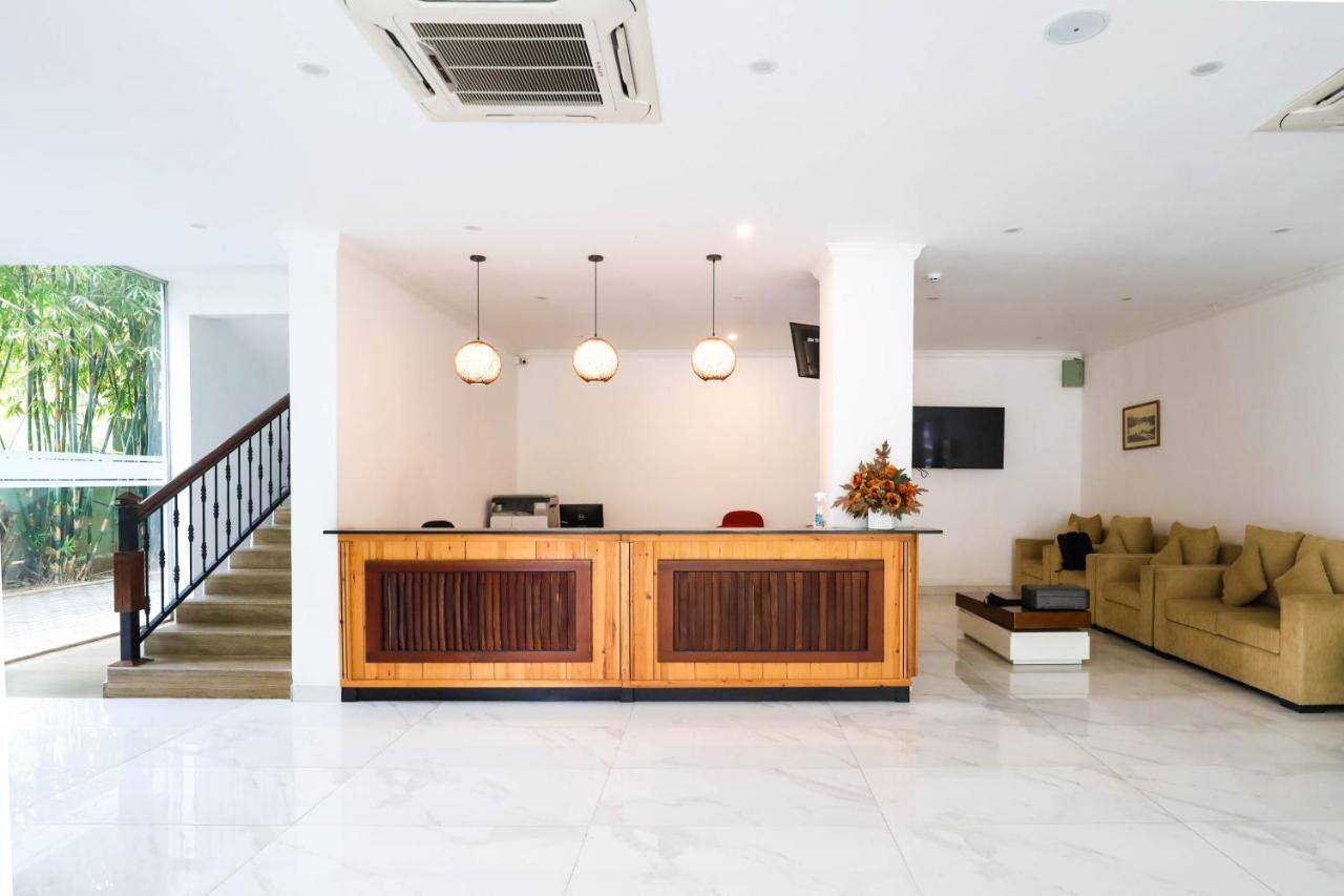 Hotel Ganthera Канди Экстерьер фото
