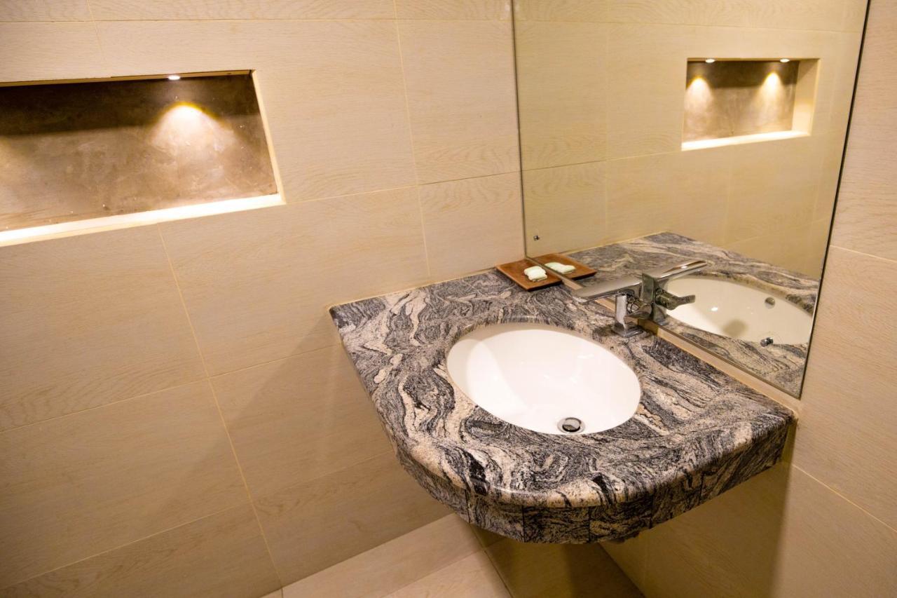 Hotel Ganthera Канди Экстерьер фото