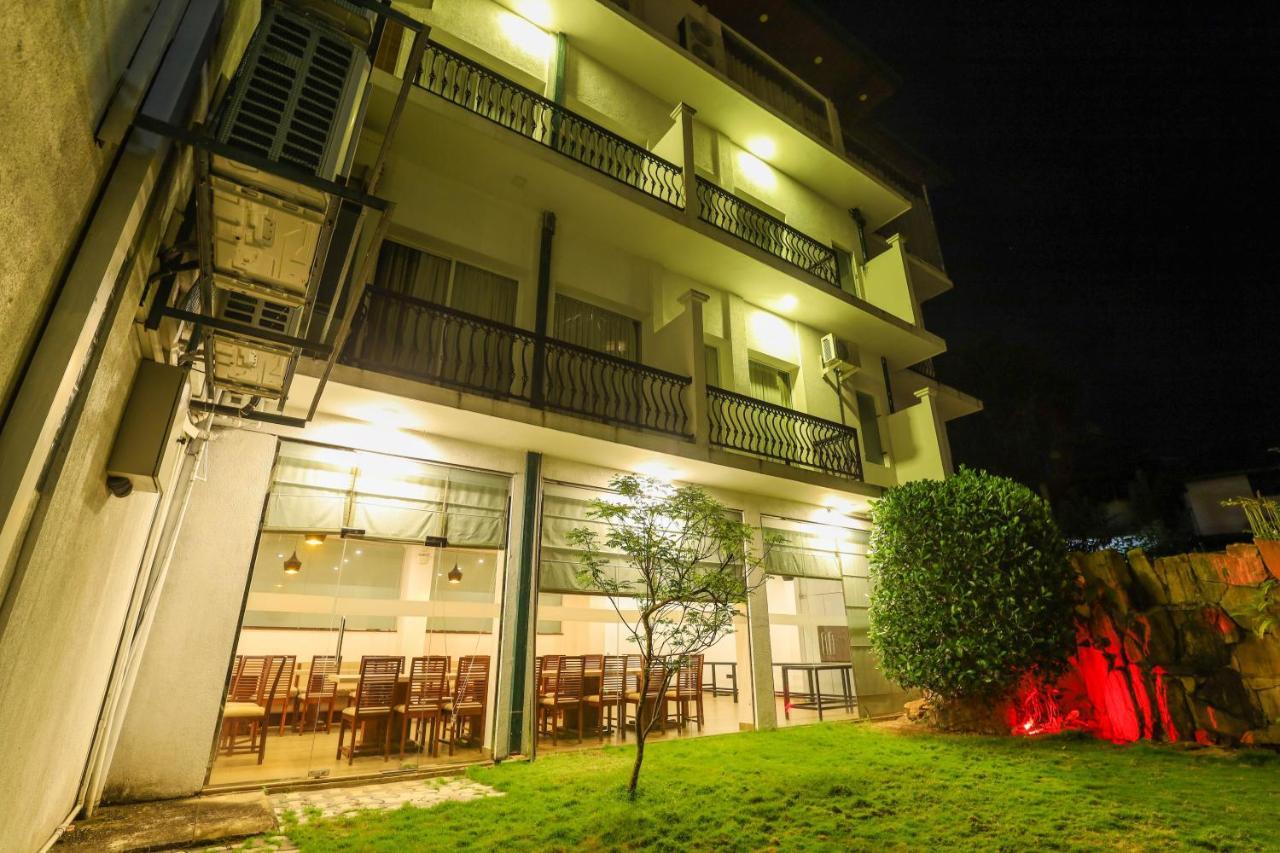 Hotel Ganthera Канди Экстерьер фото