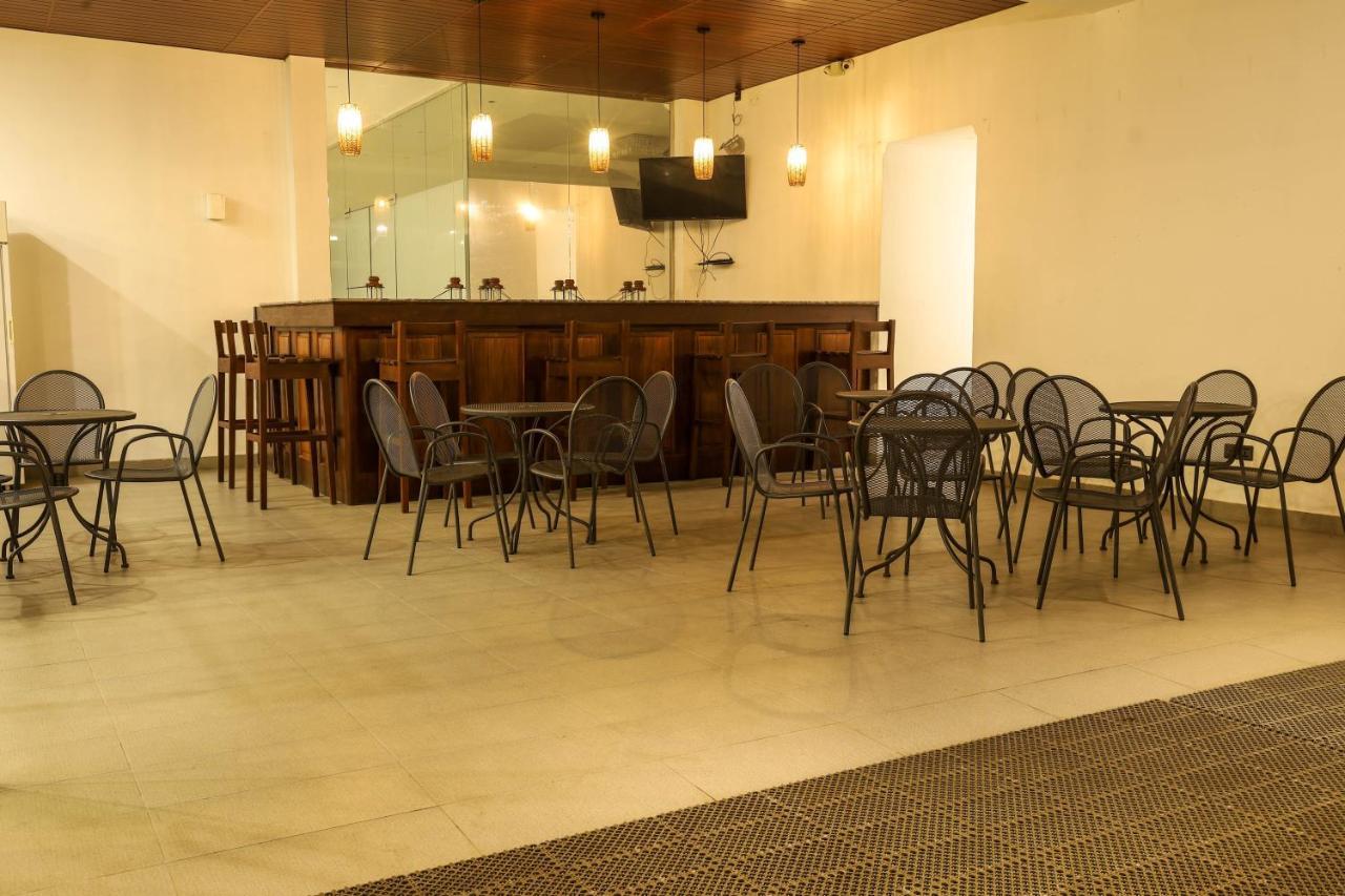 Hotel Ganthera Канди Экстерьер фото