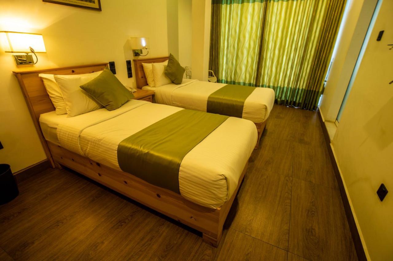 Hotel Ganthera Канди Экстерьер фото