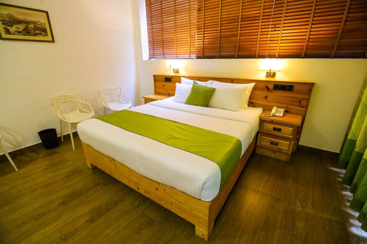 Hotel Ganthera Канди Экстерьер фото