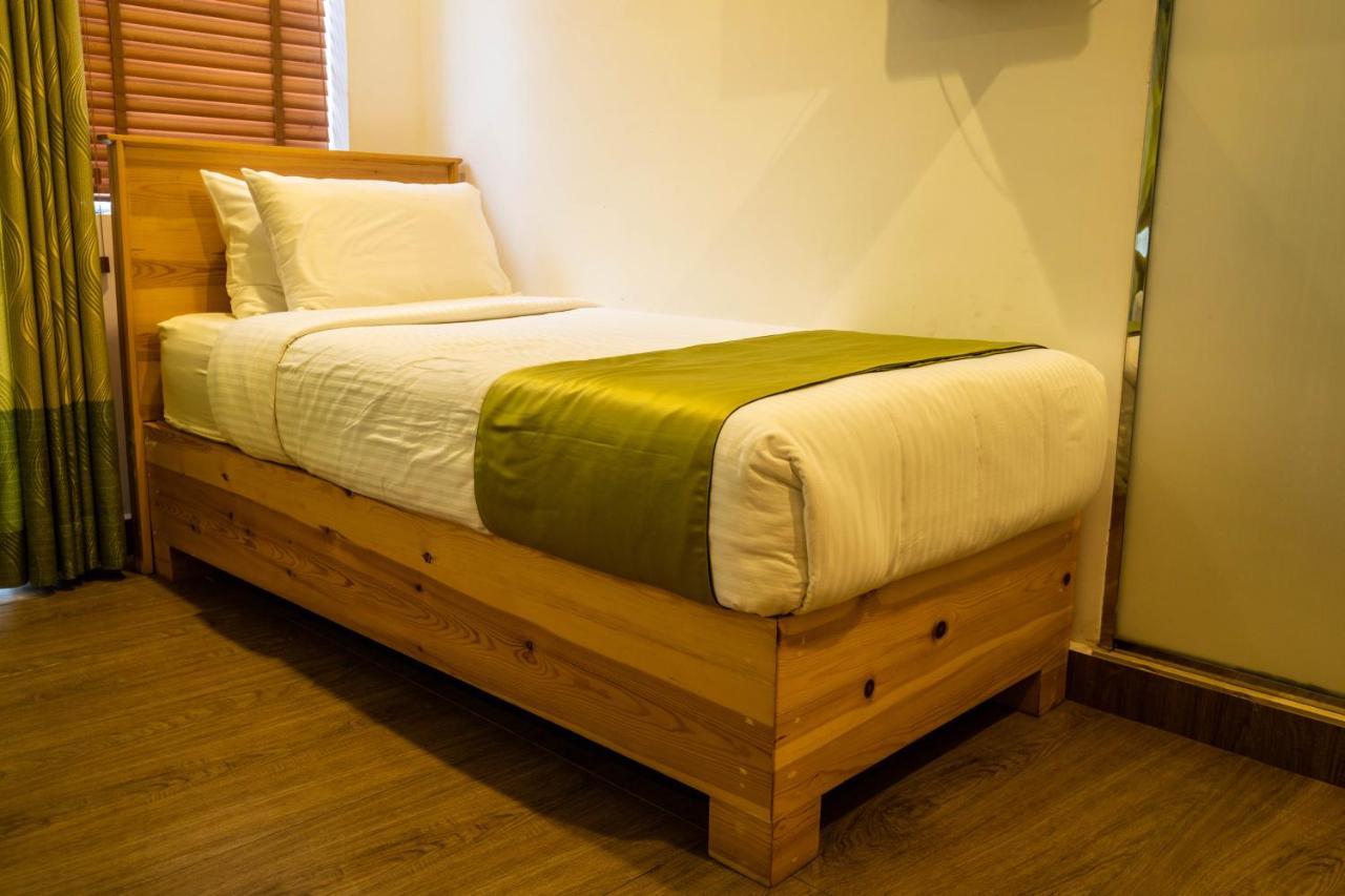 Hotel Ganthera Канди Экстерьер фото