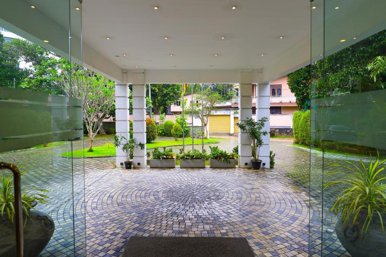 Hotel Ganthera Канди Экстерьер фото