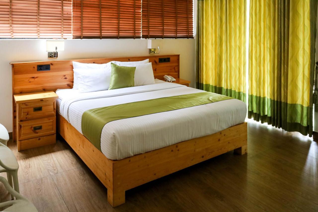 Hotel Ganthera Канди Экстерьер фото