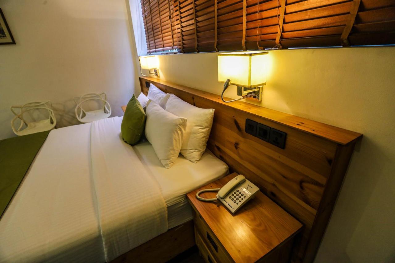 Hotel Ganthera Канди Экстерьер фото