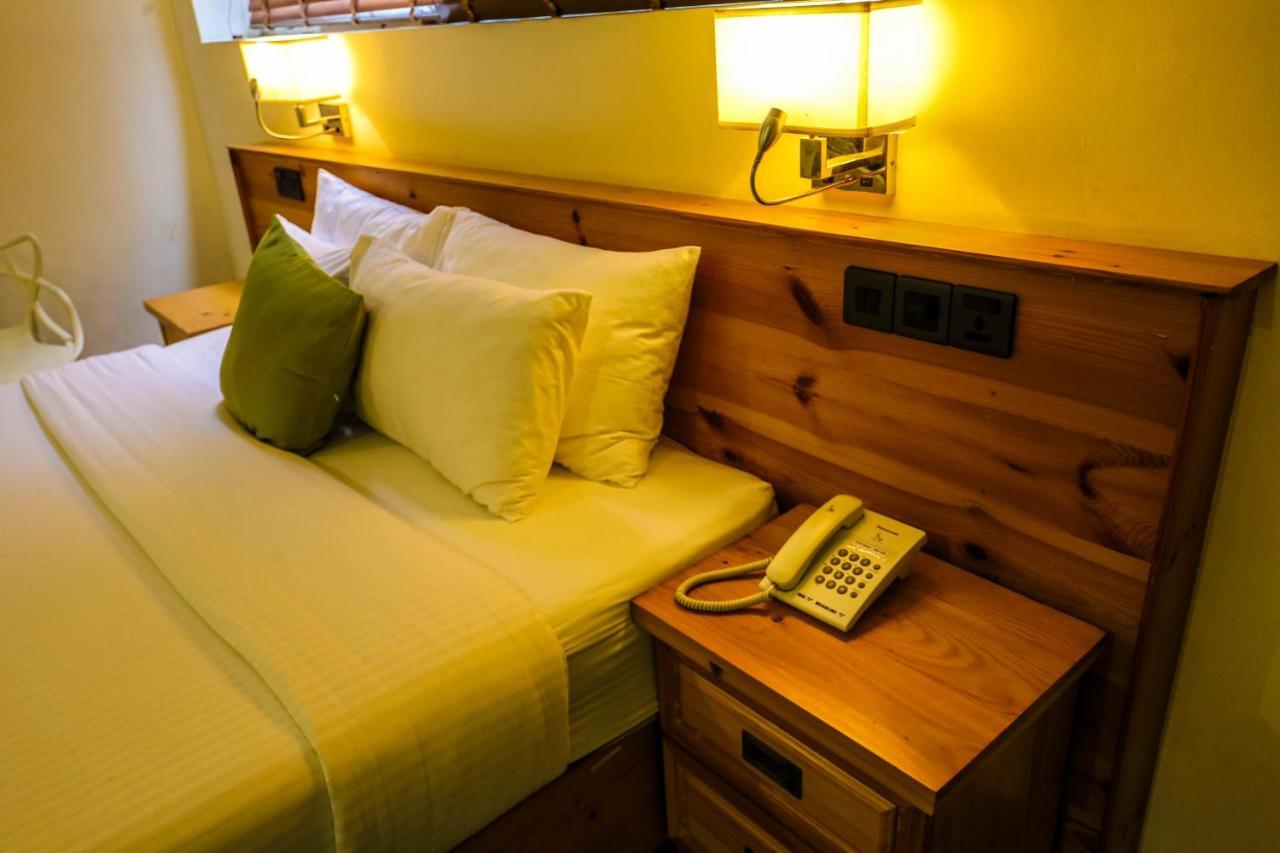 Hotel Ganthera Канди Экстерьер фото