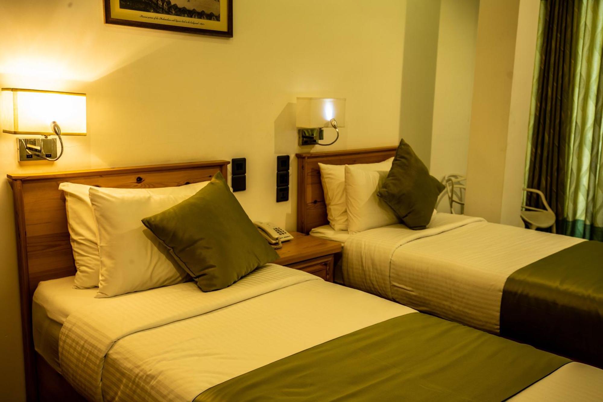 Hotel Ganthera Канди Экстерьер фото